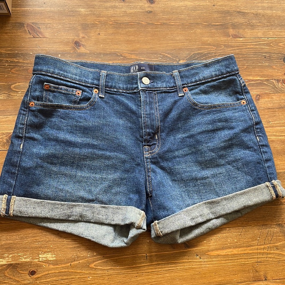 Gap 5” roll cuff denim shorts